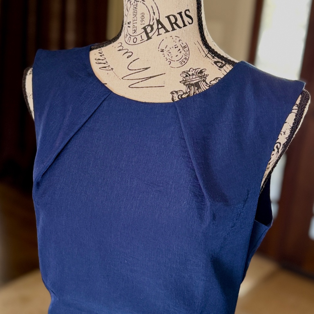 TOPSHOP | Sleeveless Pleated Crepe Dress in Navy, Size 6 - Picture 3 of 7